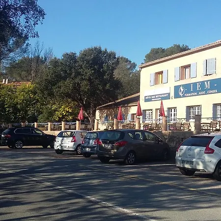 Hotel Restaurant Les 3 Chenes 2*