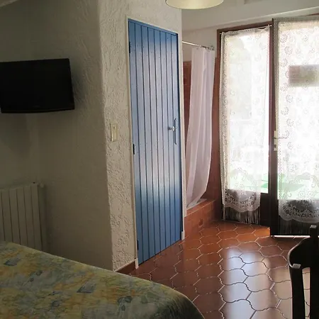 Restaurant Les 3 Chenes 2* Fréjus