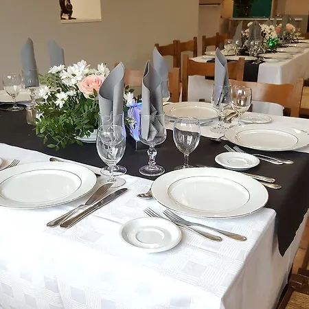 Hotel Restaurant Les 3 Chenes Frejus