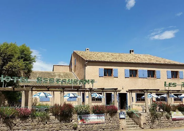 מלון Restaurant Les 3 Chenes 2*