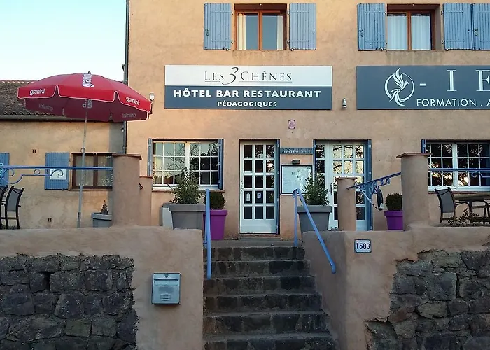 Restaurant Les 3 Chenes מלון 2*