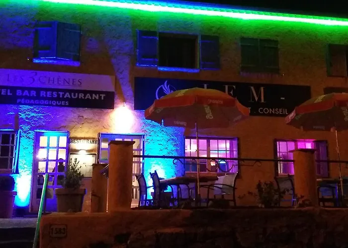 מלון Restaurant Les 3 Chenes Fréjus