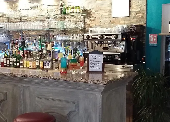 Restaurant Les 3 Chenes מלון Fréjus